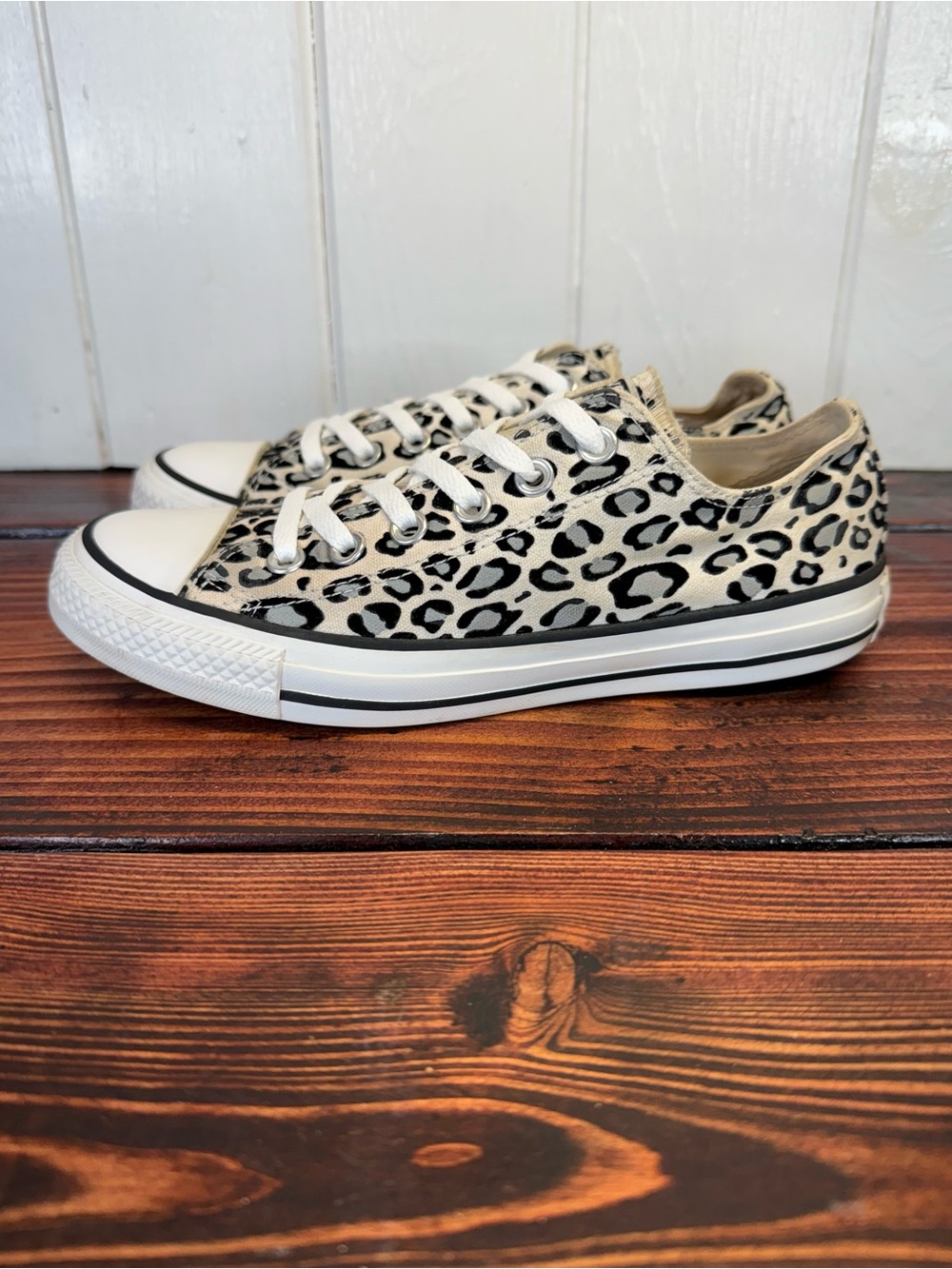 Converse Chuck Taylor All Star Leopard Print Low Top Sneakers Women’s 7